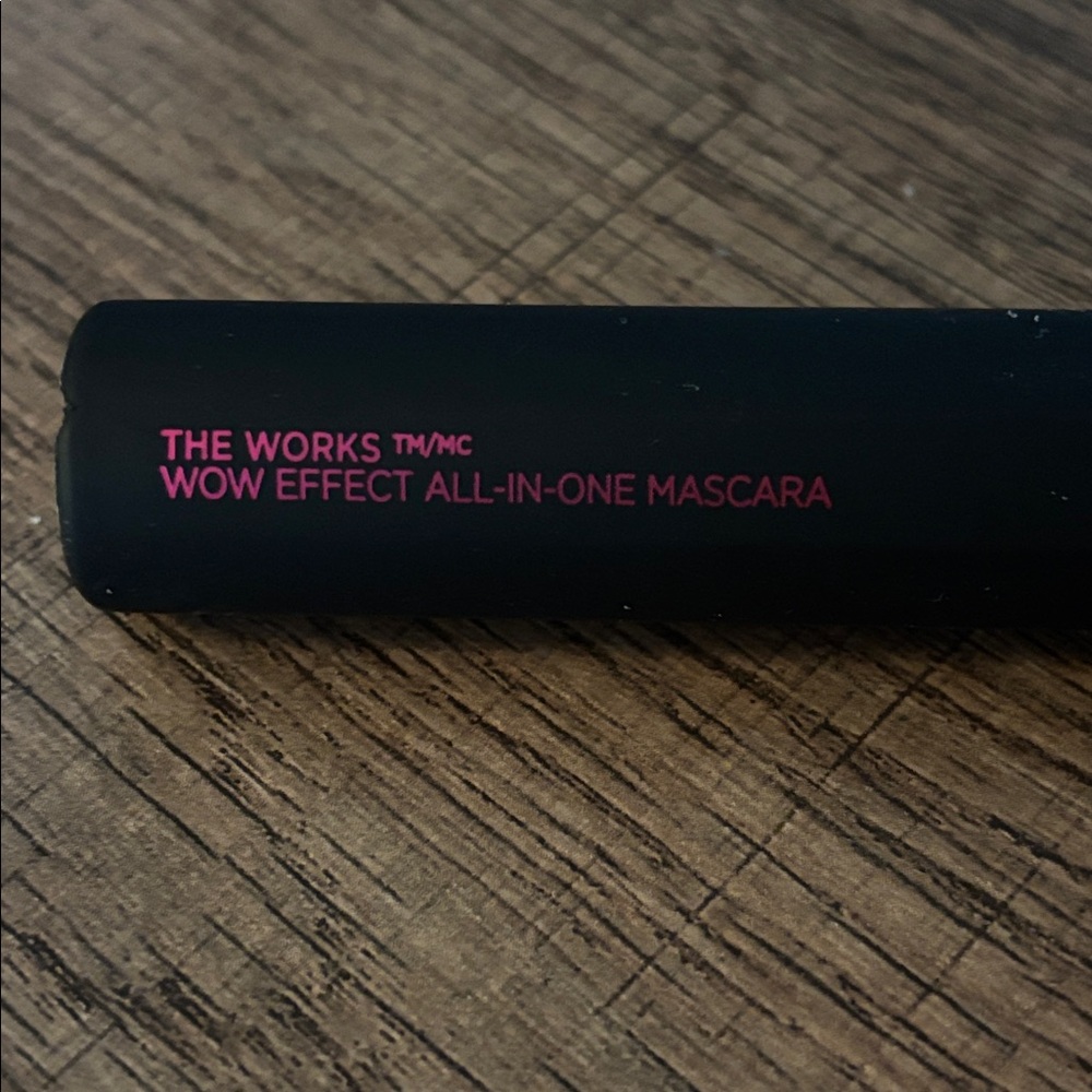 Col-Lab Waterproof Wow Effect All-In-One Mascara - Picture 2 of 3